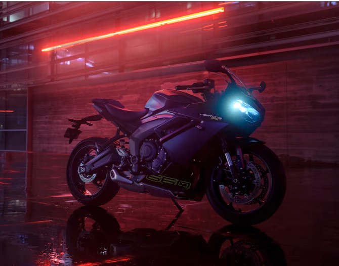 2025 Triumph Daytona 660: Precision Engineering, Agile Handling, and Thrilling Sportbike Performance