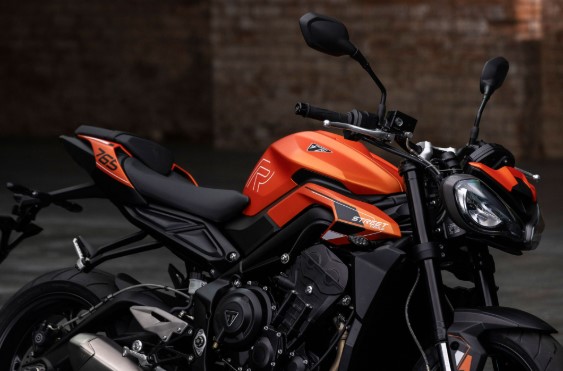 2025 Triumph Street Triple 765 R